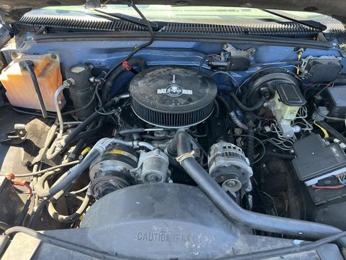 Used 1995 Chevrolet Suburban 4WD image 19
