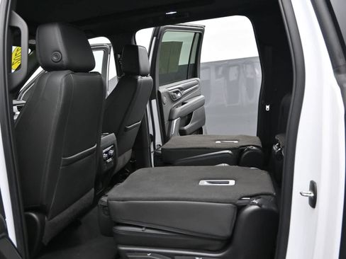 Used 2022 GMC Yukon XL Denali AWD/4WD image 15