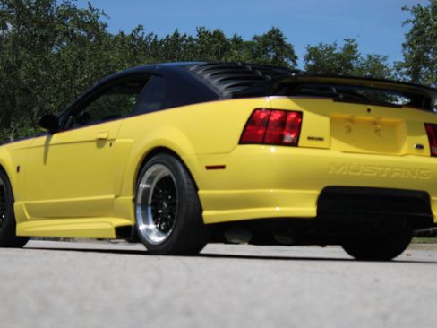 Used 2001 Ford Mustang GT RWD image 12