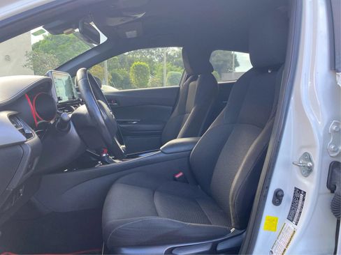 Used 2019 Toyota C-HR XLE FWD image 9
