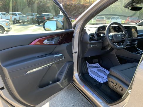 New 2026 Chevrolet Traverse Z71 w/ Driver Confidence Package image 7