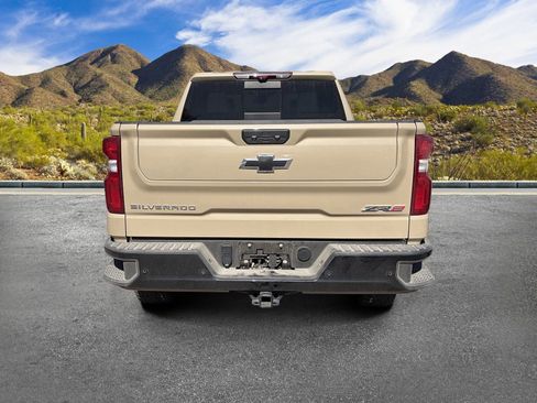 Used 2022 Chevrolet Silverado 1500 ZR2 w/ Technology Package AWD/4WD image 4