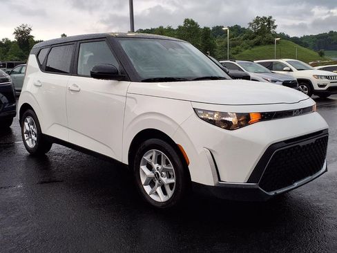 Certified 2025 Kia Soul S FWD image 4