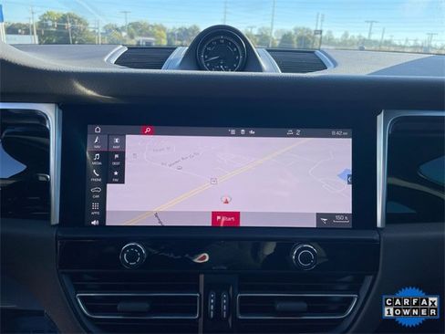 Used 2023 Porsche Macan image 17