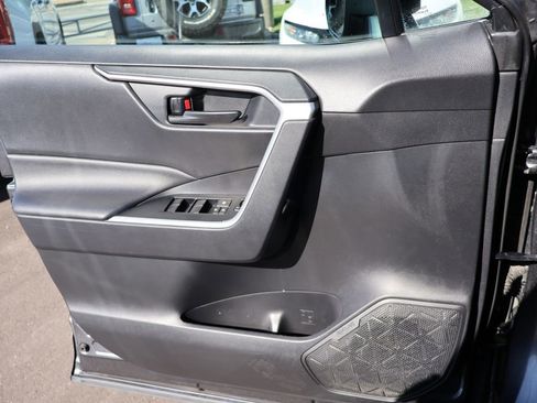 Used 2021 Toyota RAV4 LE AWD/4WD image 27
