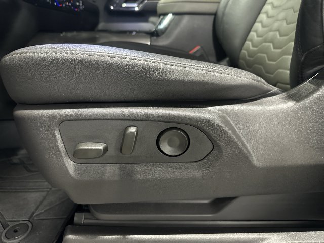 Used 2025 Chevrolet Silverado 2500 ZR2 w/ Technology Package AWD/4WD image 18