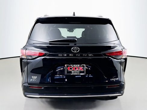 Used 2026 Toyota Sienna Limited FWD image 6
