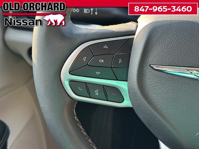 Used 2023 Chrysler Pacifica Touring-L FWD image 17