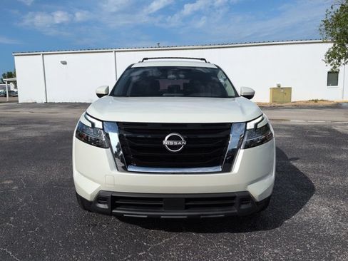 Certified 2022 Nissan Pathfinder SV FWD image 9