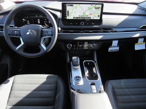 New 2025 Mitsubishi Outlander SE image 10