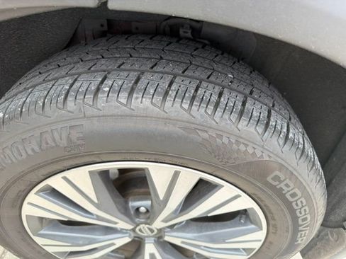 Used 2021 Nissan Rogue SV FWD image 6