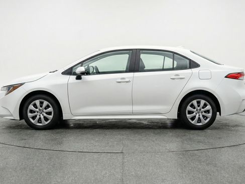 Used 2025 Toyota Corolla LE FWD image 5
