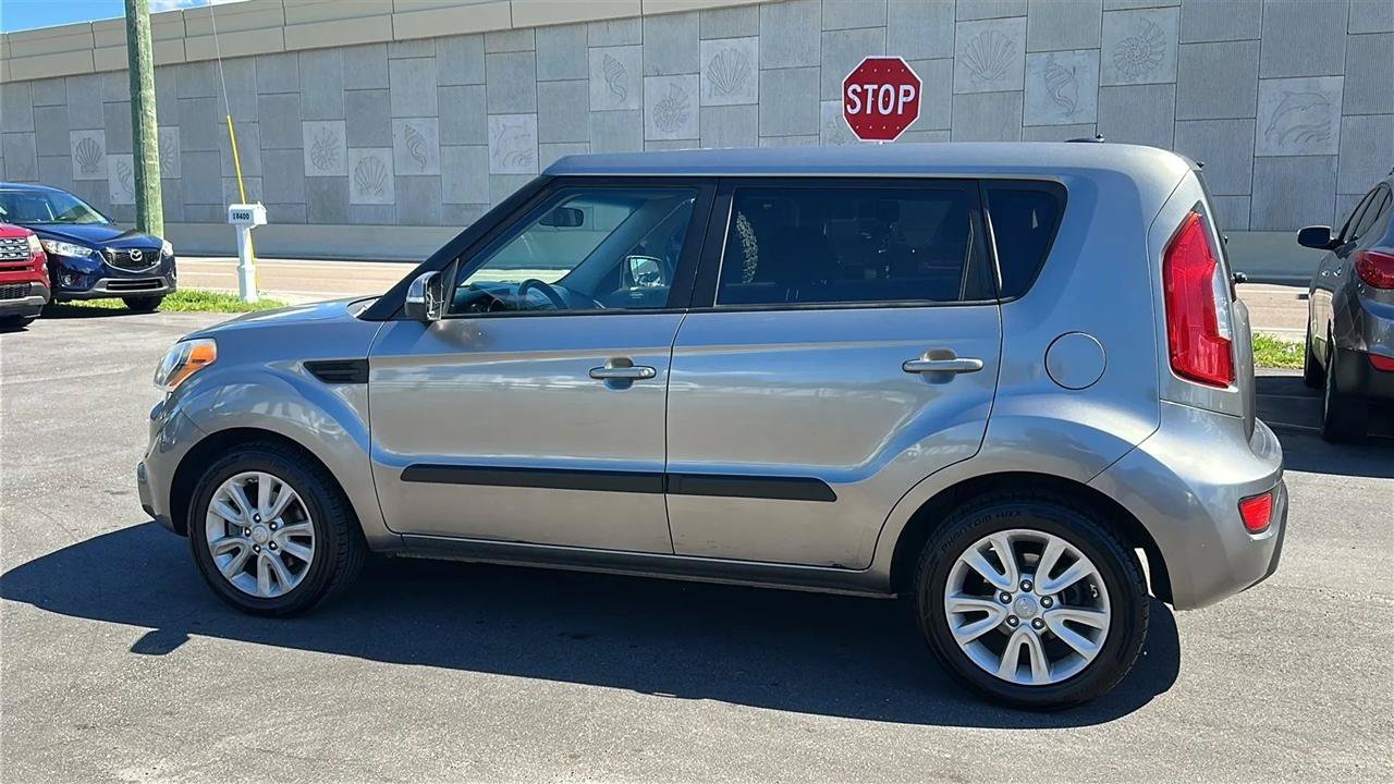 Used 2013 Kia Soul + FWD image 8