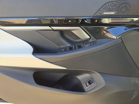 Used 2024 BMW 530i xDrive 530i xDrive w/ Premium Package image 15