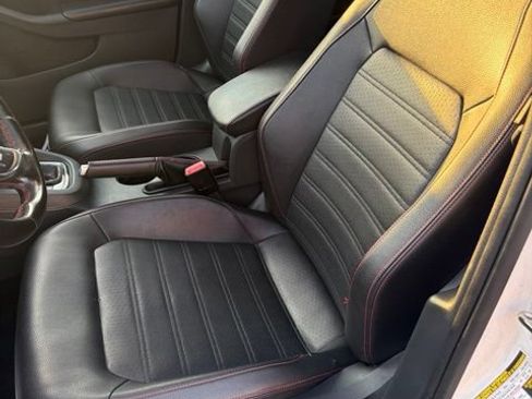 Used 2017 Volkswagen Jetta GLI FWD image 11
