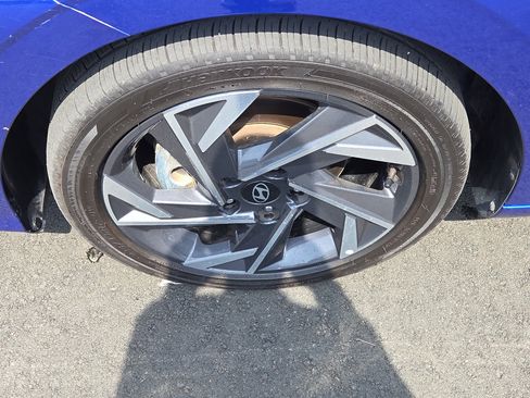 Used 2025 Hyundai Elantra SEL image 9