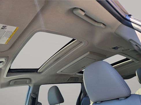 Used 2017 Toyota Sienna Limited Premium AWD/4WD image 6