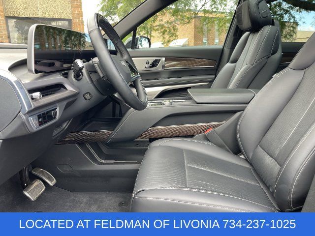 Certified 2026 Cadillac Vistiq Sport w/ LPO, Floor Liner Package AWD/4WD image 19