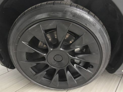 Used 2023 Tesla Model Y AWD image 11