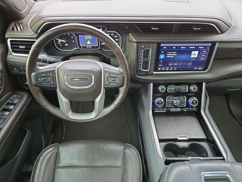 Used 2021 GMC Yukon XL Denali w/ Denali Premium Package AWD/4WD image 14