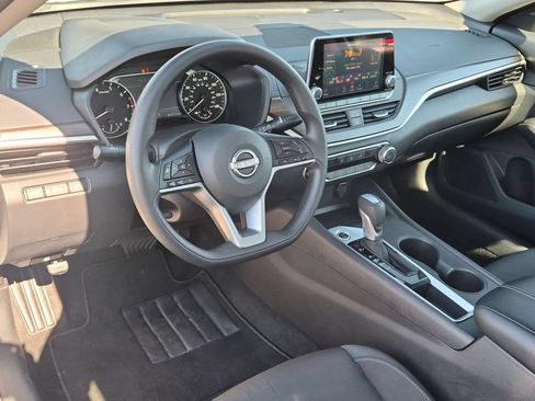 Used 2025 Nissan Altima 2.5 SV FWD image 15