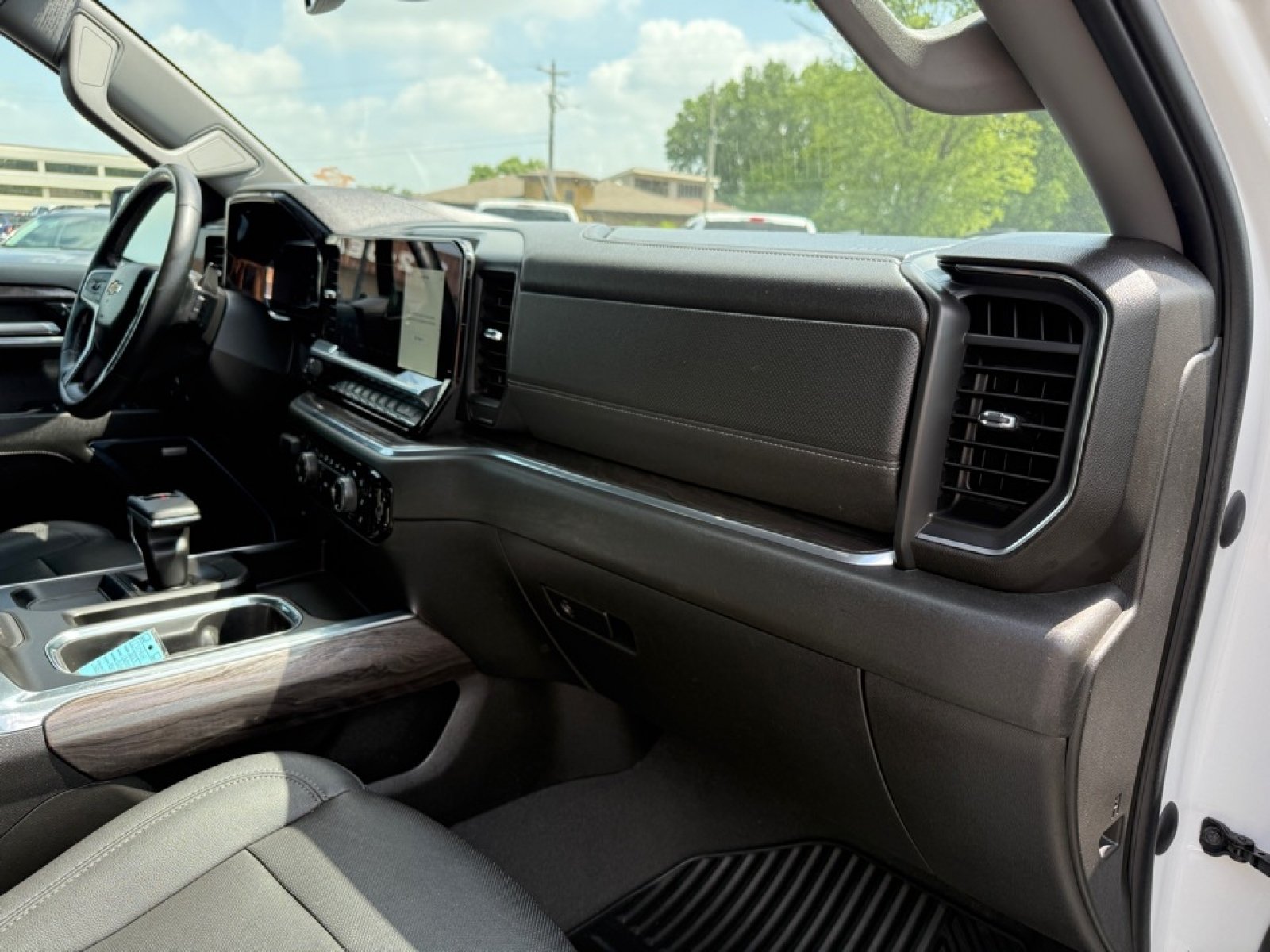 Used 2023 Chevrolet Silverado 1500 LTZ w/ LTZ Convenience Package II AWD/4WD image 23