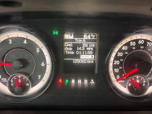 Used 2015 RAM 2500 Tradesman w/ Chrome Appearance Group AWD/4WD image 17
