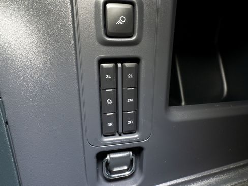 Used 2025 Ford Expedition Platinum w/ Platinum Ultimate Package AWD/4WD image 37