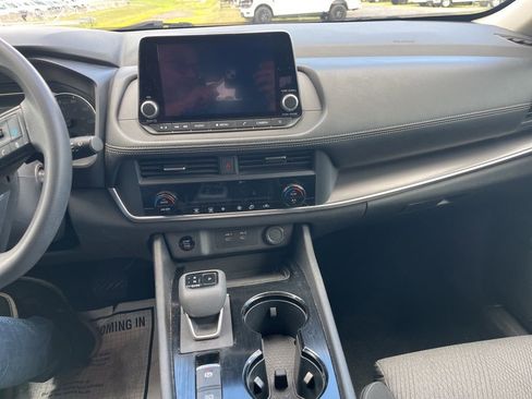 Used 2024 Nissan Rogue SV image 10
