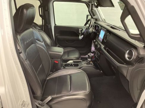 Used 2020 Jeep Gladiator Overland AWD/4WD image 32