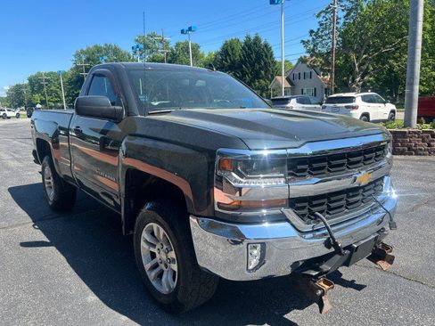 Used 2018 Chevrolet Silverado 1500 LT w/ LT Convenience Package AWD/4WD image 4