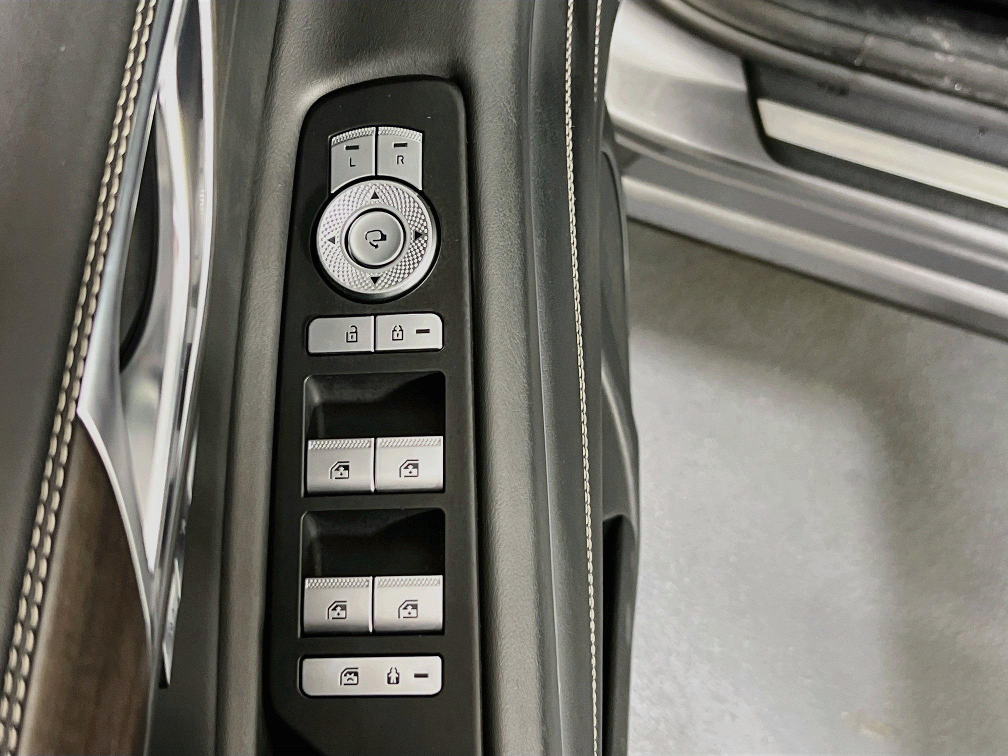 Used 2021 Genesis GV80 2.5T AWD/4WD image 18