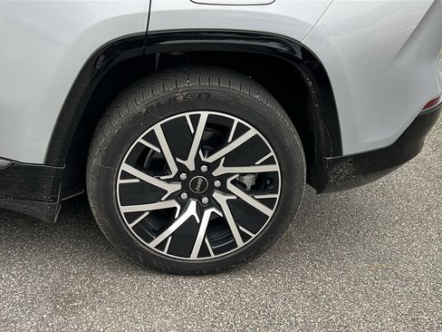 Used 2025 Jeep Wagoneer S Limited w/ Comfort Package image 12