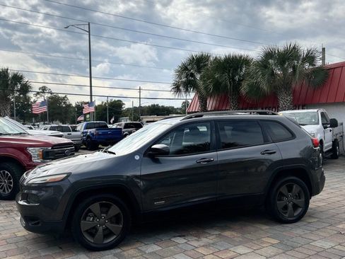 Used 2017 Jeep Cherokee 75th Anniversary image 9