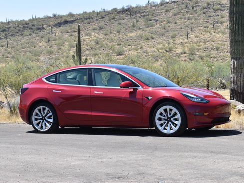 Used 2020 Tesla Model 3 Standard Range Plus image 3