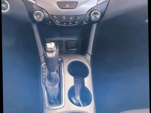 Used 2018 Chevrolet Cruze LT w/ Convenience Package FWD image 20
