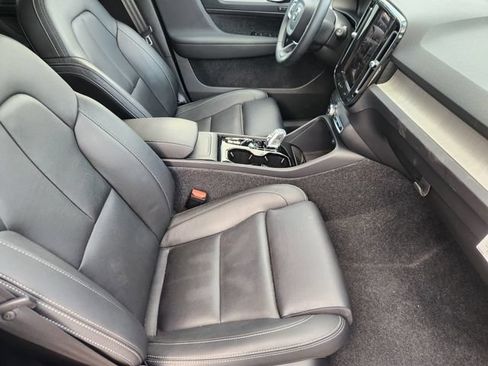 Certified 2025 Volvo XC60 B5 Core AWD/4WD image 14