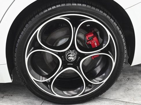 Used 2022 Alfa Romeo Giulia Veloce image 7