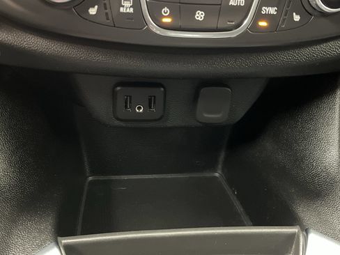 Used 2019 Chevrolet Traverse LT FWD image 24