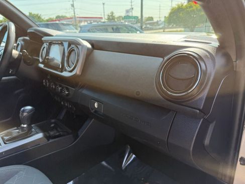 Used 2019 Toyota Tacoma TRD Sport w/ Technology Package AWD/4WD image 26