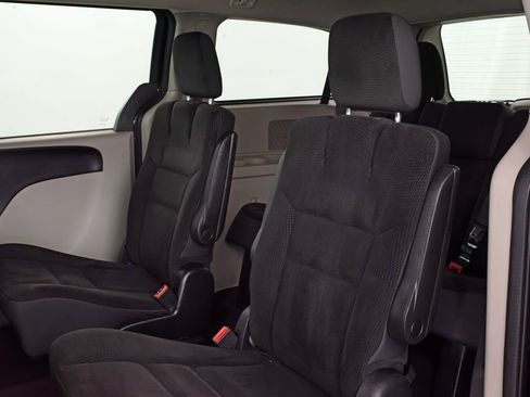Used 2018 Dodge Grand Caravan SE w/ UConnect Hands-Free Group FWD image 8
