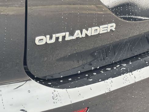 Used 2023 Mitsubishi Outlander ES image 6