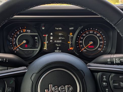 Used 2025 Jeep Gladiator Mojave w/ Safety Group image 30