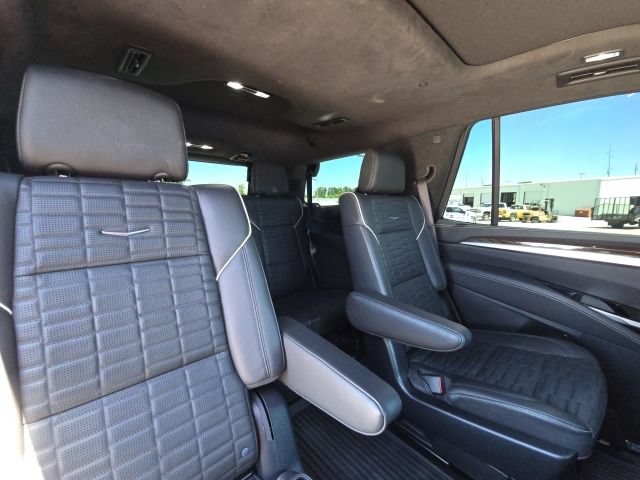 Used 2025 Cadillac Escalade Sport Platinum w/ LPO, Floor Liner Package AWD/4WD image 13