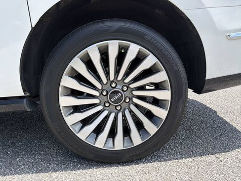 Used 2021 Lincoln Navigator L Reserve w/ Luxury Package AWD/4WD image 20