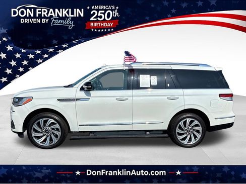 Used 2023 Lincoln Navigator 4WD image 1