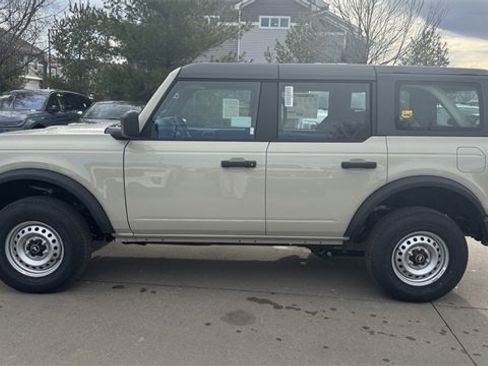 New 2025 Ford Bronco Base image 6