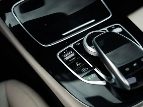 Used 2017 Mercedes-Benz E 300 4MATIC image 48