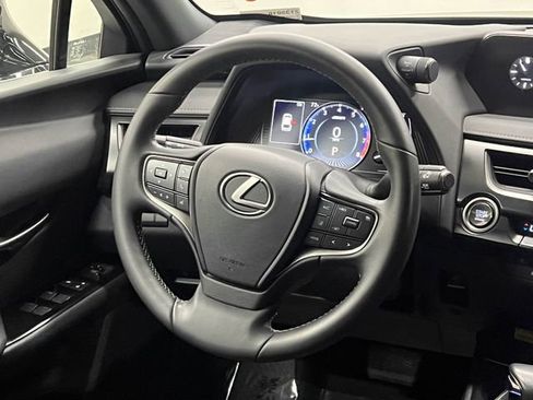 Used 2022 Lexus UX 200 w/ Accessory Package (Z2) image 15