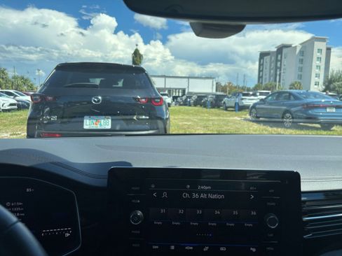 Used 2025 Volkswagen Jetta SE image 18